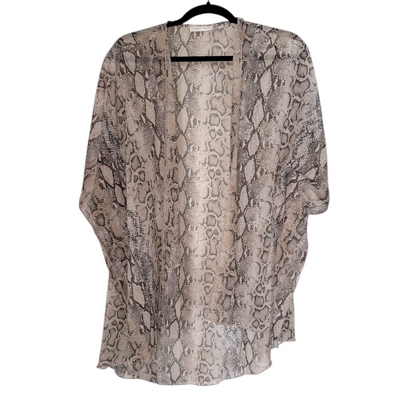 emory park Tops - EMORY PARK snake skin print semi sheer short sleeve open front kimono FREE SIZE